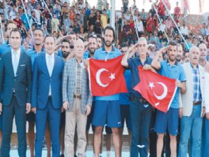 Demirhan'a "en büyük başkan bizim başkan" tezahüratı