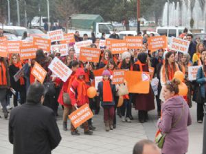 ERZURUM'DA "KADINA ŞİDDETE HAYIR" YÜRÜYÜŞÜ