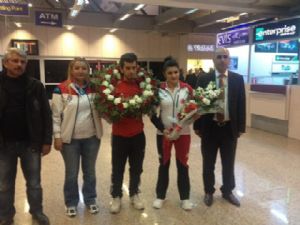 BALKAN FATİHİ ZEGEREK ÇİÇEKLERLE KARŞILANDI