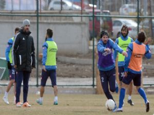 BB ERZURUMSPOR TEKNİK DİREKTÖRÜ YILDIRIM: "ŞAMPİYONLUK İPİNİ GÖĞÜSLEYECEĞİZ"