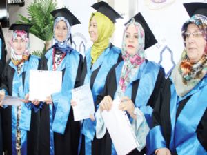 "Anne Üniversitesi" 2. mezunlarını verdi