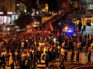 Erzurum'da 500 metre uzunluktaki bayrakla "Bayrak yürüyüşü" düzenlendi