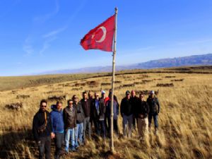 Vali bey tabyalarda ve şehitliklerde incelemelerde bulundu