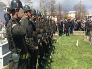 Şehidin cenazesinde askerler gözyaşlarına hakim olamadı