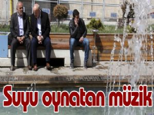 Suyu oynatan müzik