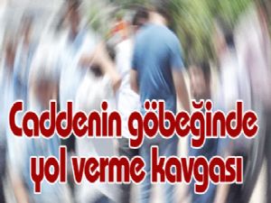 Caddenin göbeğinde yol verme kavgası
