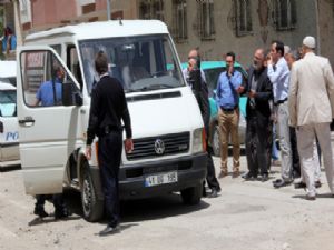 Erzurum'da otomobille seyir halindeyken direksiyon başında kalp krizi geçiren sürücü hayatını kaybetti.