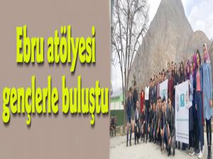 Ebru atölyesi gençlerle buluştu