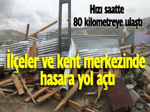 Erzurumda fırtına 9 ilçe ve kent merkezinde hasara yol açtı