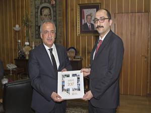 BYEGM Erzurum İl Müdürü Küçükece, Rektör Çomaklıya Türkiye 2017 ve Harp Mecmuası eserlerini hediye etti