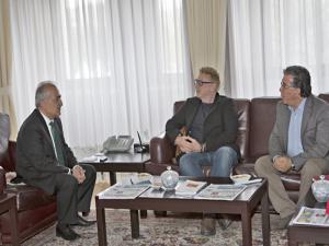 İskoç Müzisyen Paul Dwyer, Rektör Çomaklıyı ziyaret etti