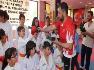 Erzurumda karateciler hafta sonunda kuşak sınavı heyecanı yaşadı