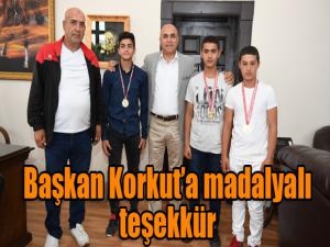 Başkan Korkuta madalyalı teşekkür