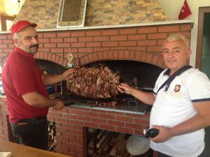 Oltu Cağ Kebapçıları bayram tatili sonrası mesaiye başladı
