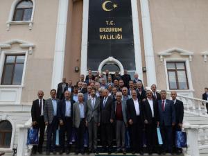 Vali Azizoğlu: Muhtarlar devlet ile vatandaş arasındaki bağdır