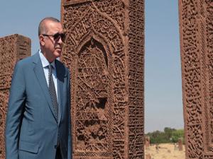 Başkan Erdoğanın çağrısından sonra Ahlat Selçuklu Mezarlığına ziyaretçi akını