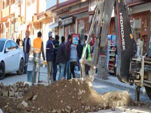 Oltuda kazı çalışmaları sırasında doğalgaz borusu hasar gördü