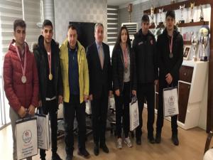 Başarılı boksör ve taekwondo şampiyonları ödüllendirildi