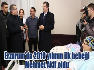Erzurumda 2019 yılının ilk bebeği Mehmet Akif oldu
