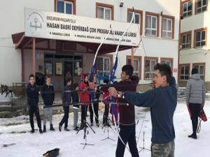 Öğrenciler dikkat eksikliğini ata sporu okçuluk ile yeniyor