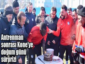 Antrenman sonrası Koneye doğum günü süprizi