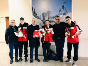 EYOF Fatihi çiçeklerle karşılandı