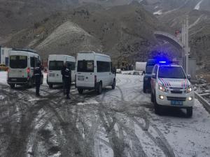 Horasan İlçe Jandarma Trafik ekiplerinden öğrenci servislerine sıkı takip