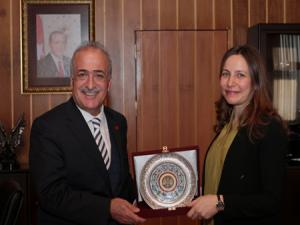 Rektör Çomaklı, Araştırma Teşvik Ödülünü kazanan Doç. Dr. Yurtcanı tebrik etti
