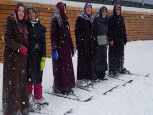 Erzurum GSİMden kadınlara kayak jesti