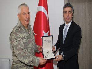 Kolordu Komutanı Tümgeneral Tarakçı Oltuda