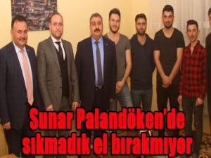 Sunar Palandökende sıkmadık el bırakmıyor