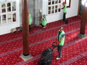 Büyükşehirden camilere Ramazan temizliği
