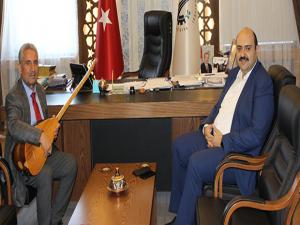 Başkan Orhana Halk Ozanı usulü teşekkür