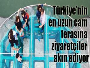 Türkiyenin en uzun cam terasına ziyaretçiler akın ediyor