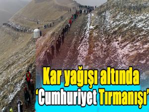 Kar yağışı altında Cumhuriyet Tırmanışı