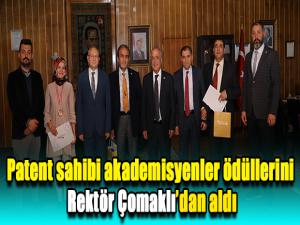 Patent sahibi akademisyenler ödüllerini Rektör Çomaklıdan aldı