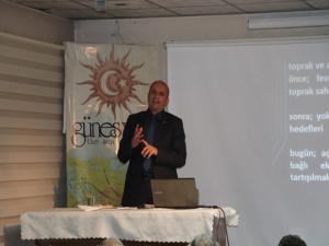 Güneş Vakfında Dünya Toprak Kaynakları ve Sorunları" konferansı