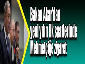 Bakan Akar'dan yeni yılın ilk saatlerinde Mehmetçiğe ziyaret