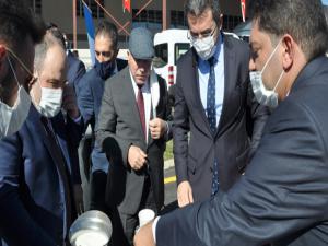 Başkan Oraldan, Bakan Varanka süt ikramı