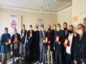 Diva-Senden emekli imamlara vefa plaketi
