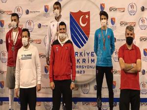 Eskrim Türkiye Şampiyonasında Erzuruma altın ve bronz madalya
