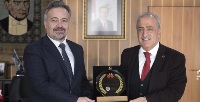 Atatürk Üniversitesine ödül; 2021'in en iyi yetenek ortağı