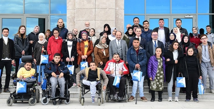 Rektör Çakmak'ın konuğu "Özel" öğrenciler
