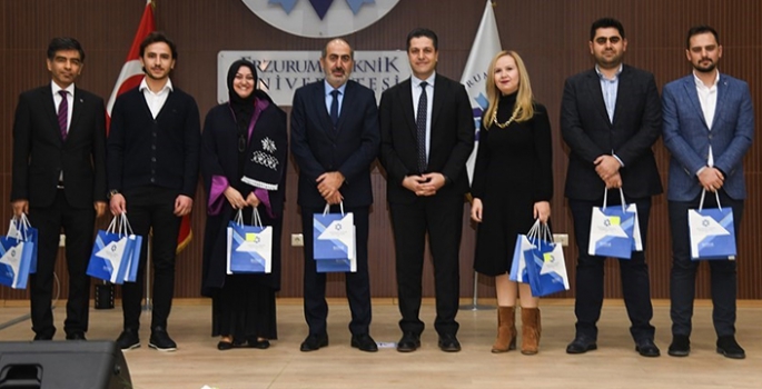 ETÜ’de akademik giysi ve ödül töreni heyecanı