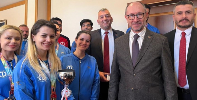 Umresini yarıda kesti şampiyon oldu