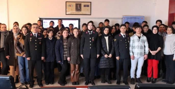 Jandarmadan öğrencilere kariyer etkinliği