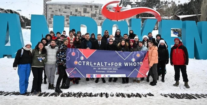 Gençler "Ctrl+Alt+For Who?" projesinde buluştu