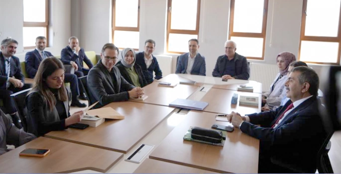 Esra öğretmene doğum günü sürprizi