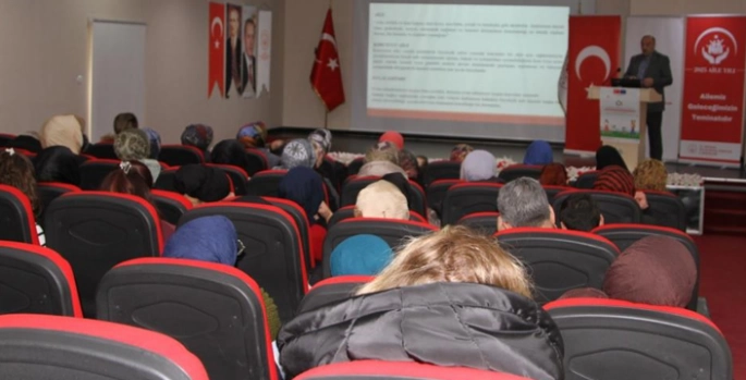 Ailede şiddetsiz otorite ve koruyucu aile konuşuldu