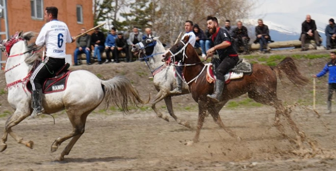 Erzurum’da cirit heyecanı nefes kesiyor